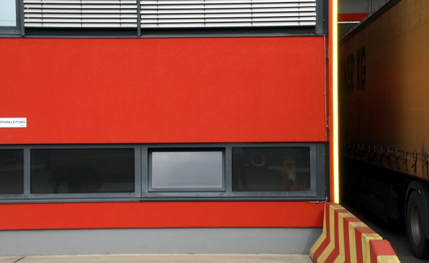 BILLA - Fassaden-Sanierung mit intensiver Farbe. StoColor X-black
