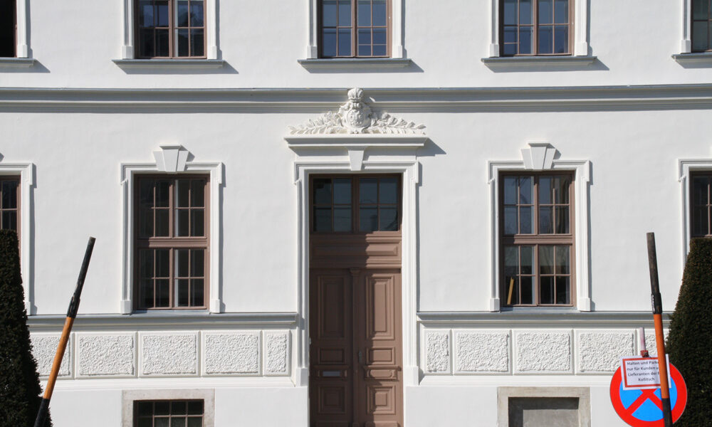 Altes Gebäude mit historischer Struktur.