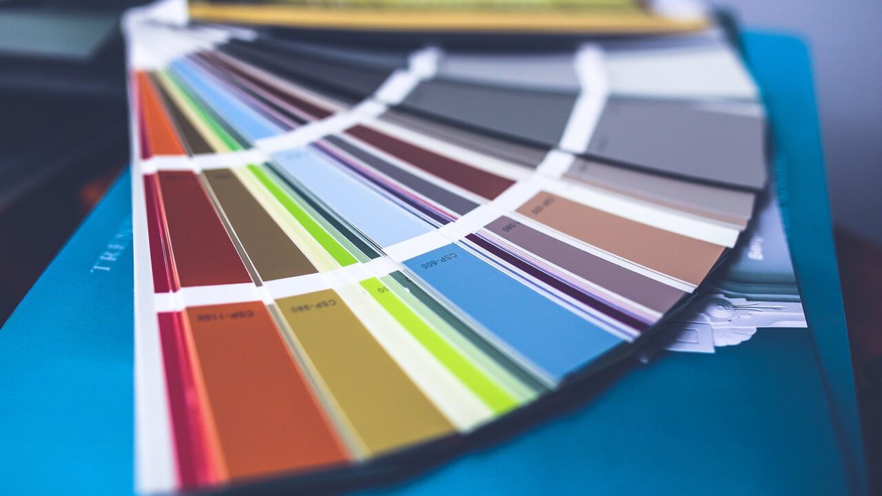 Purpurrot-color-paint-palette-wall-painting.jpg Die Qual der Wahl-die passende Farbe
