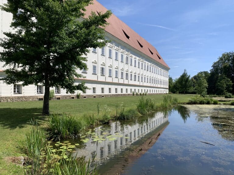 Purpurrot-Stift Viktring Fassade Stift Viktring-2025 fertig gestellt