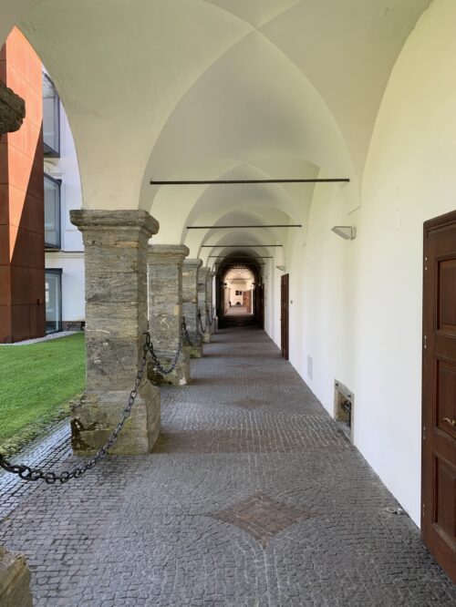 Arkadengänge sind im Stift Viktring Teil der Renovierungsarbeiten.