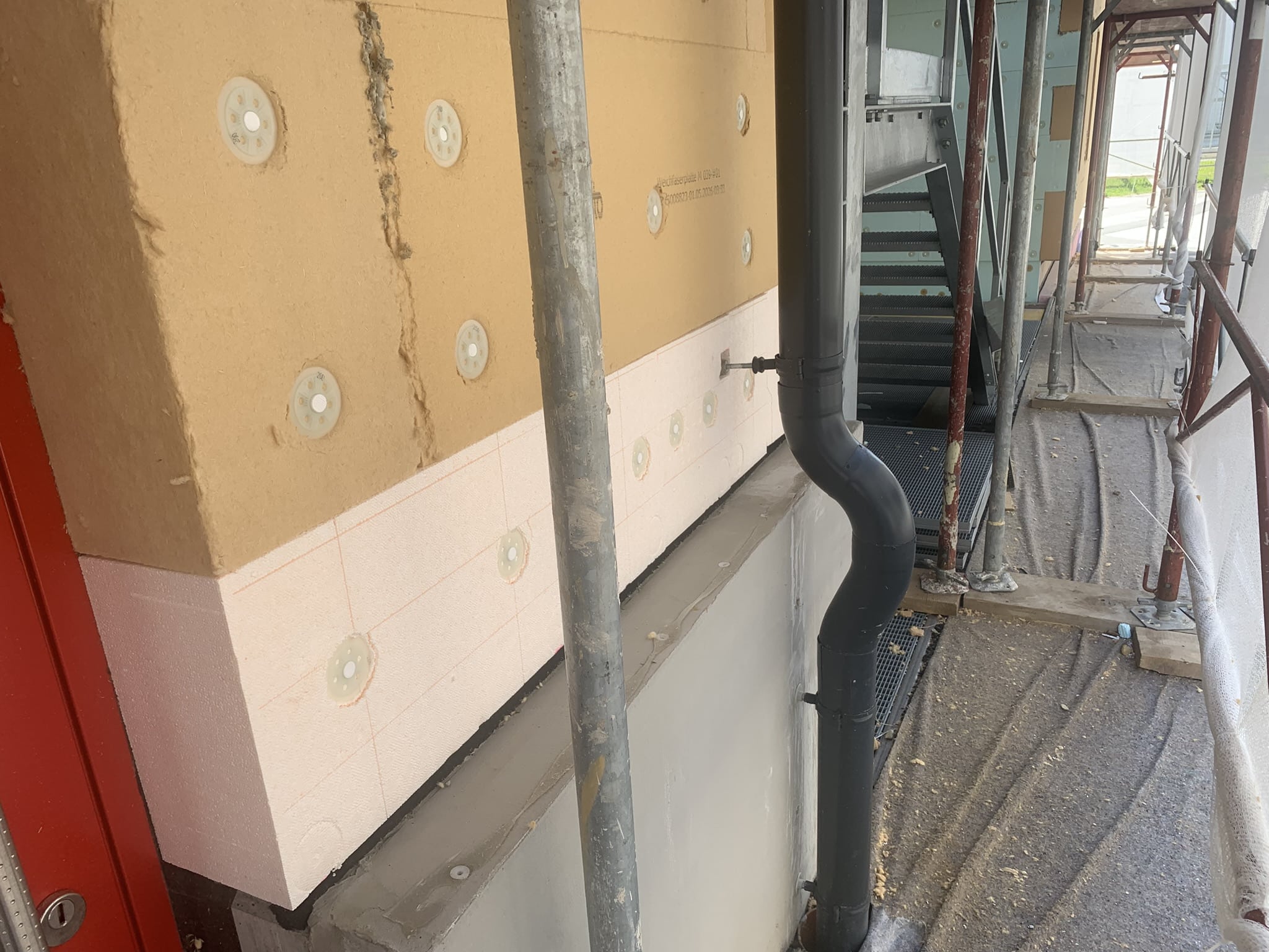 Dübelung Dämmplatten Damit die Fassade hält, werden die Dämmplatten gedübelt