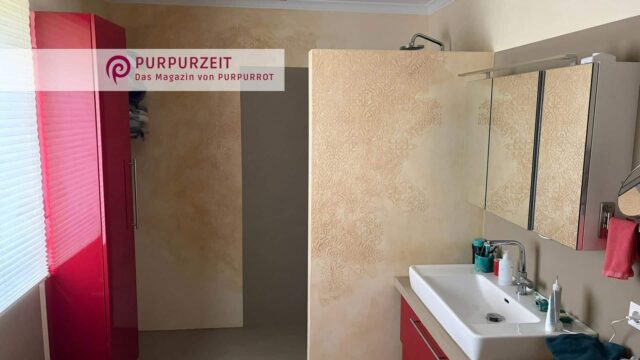 Mineralischer Kalk-Spachtelputz im Badezimmer Badezimmer mit dekorativ strukturiertem mineralischem Kalk-Spachtelputz