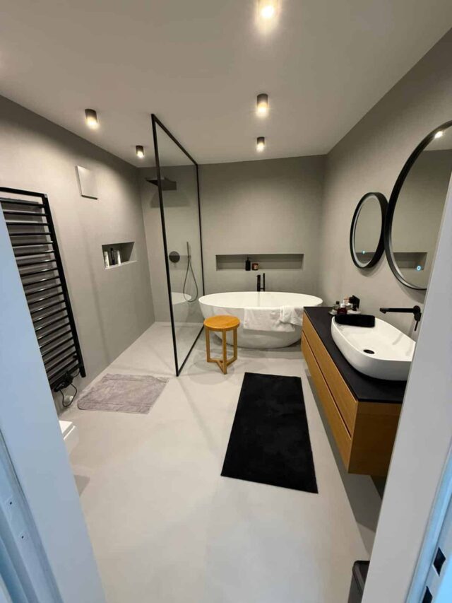 Fugenloses Badezimmer in Reihenhaus in Unterkärnten
