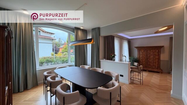 Purpurzeit-Farrow&Ball-Stadtvilla Ein vom Purpurrot-Kircher-Koch gestalteter Essraum.