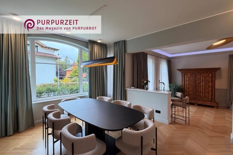 Purpurzeit-Farrow&Ball-Stadtvilla Ein vom Purpurrot-Kircher-Koch gestalteter Essraum.